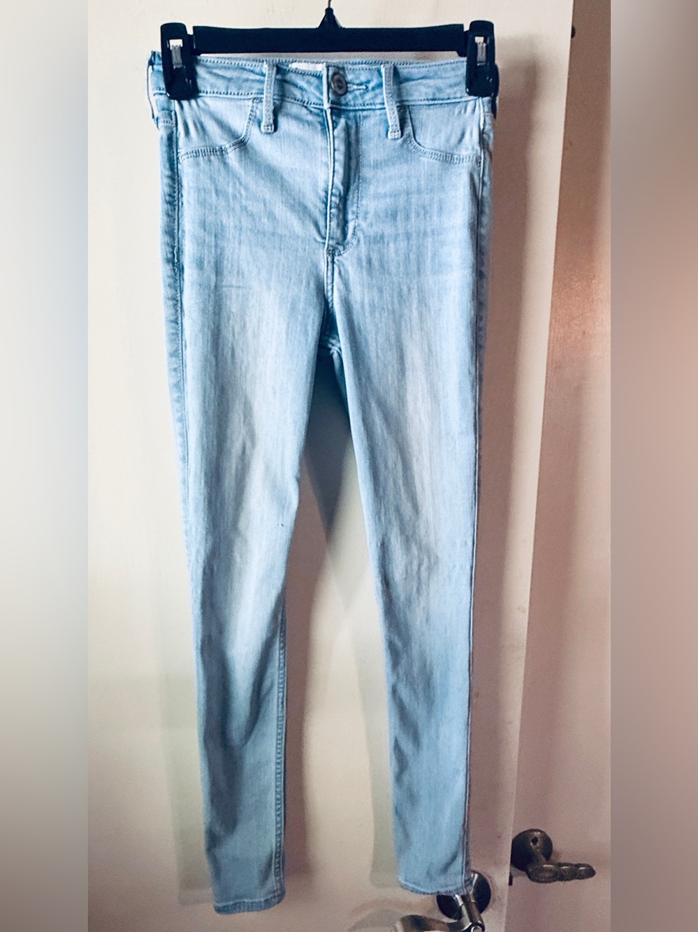 Light Wash Women's Skinny Jeans - Classic Stretch Denim